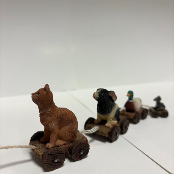 Boyds Bears Figurine with Animals in Red and White - Picture 9 of 13